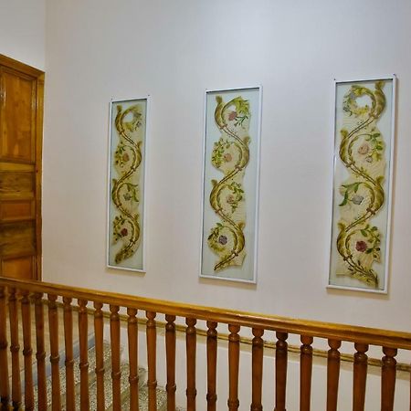 Hotel Veneto Kutaisi Bagian luar foto