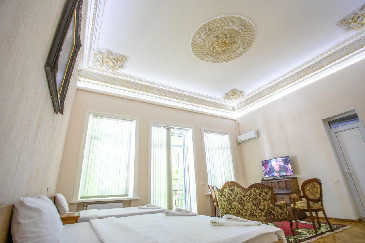 Hotel Veneto Kutaisi Bagian luar foto
