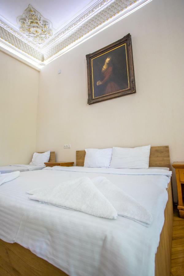 Hotel Veneto Kutaisi Bagian luar foto