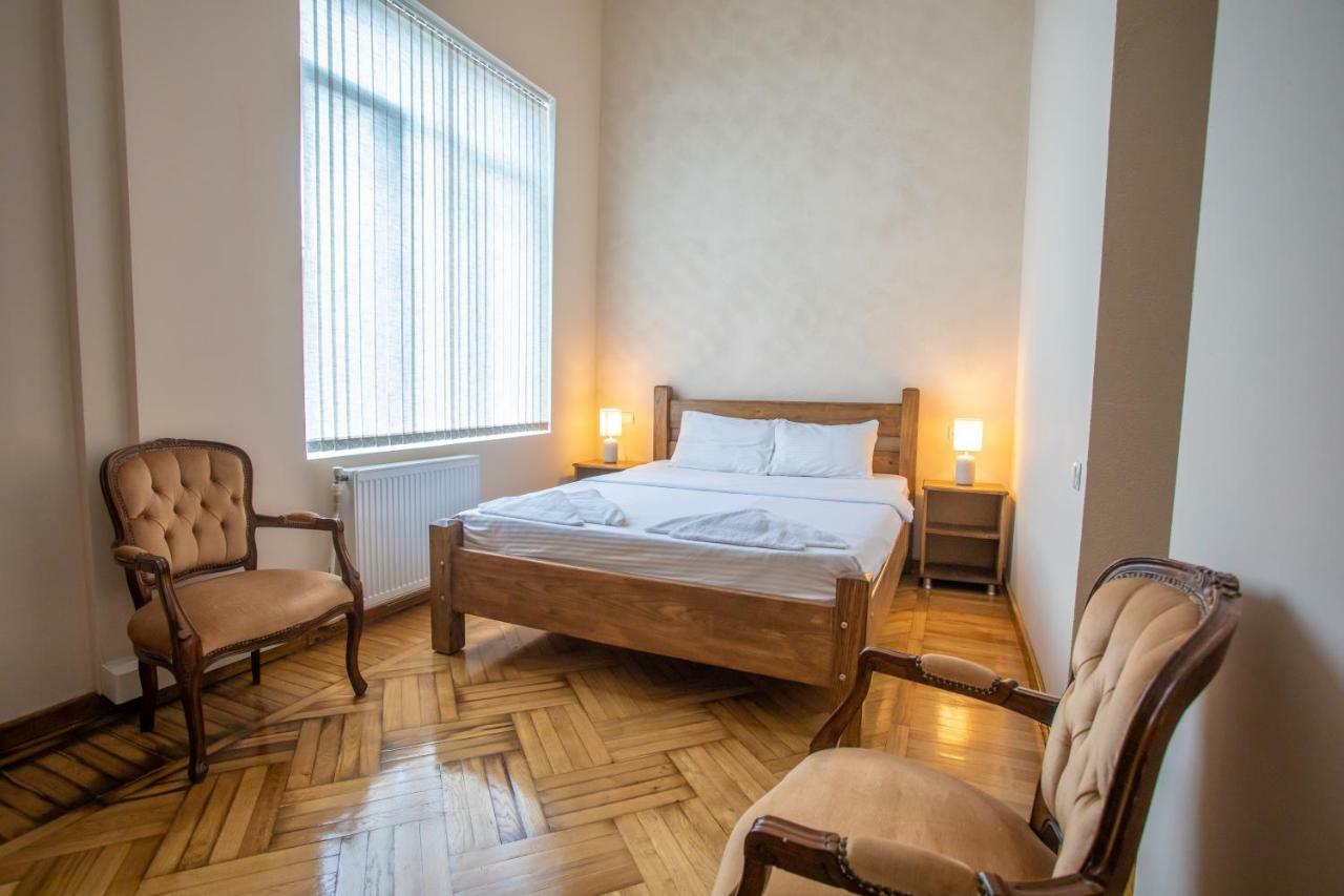 Hotel Veneto Kutaisi Bagian luar foto