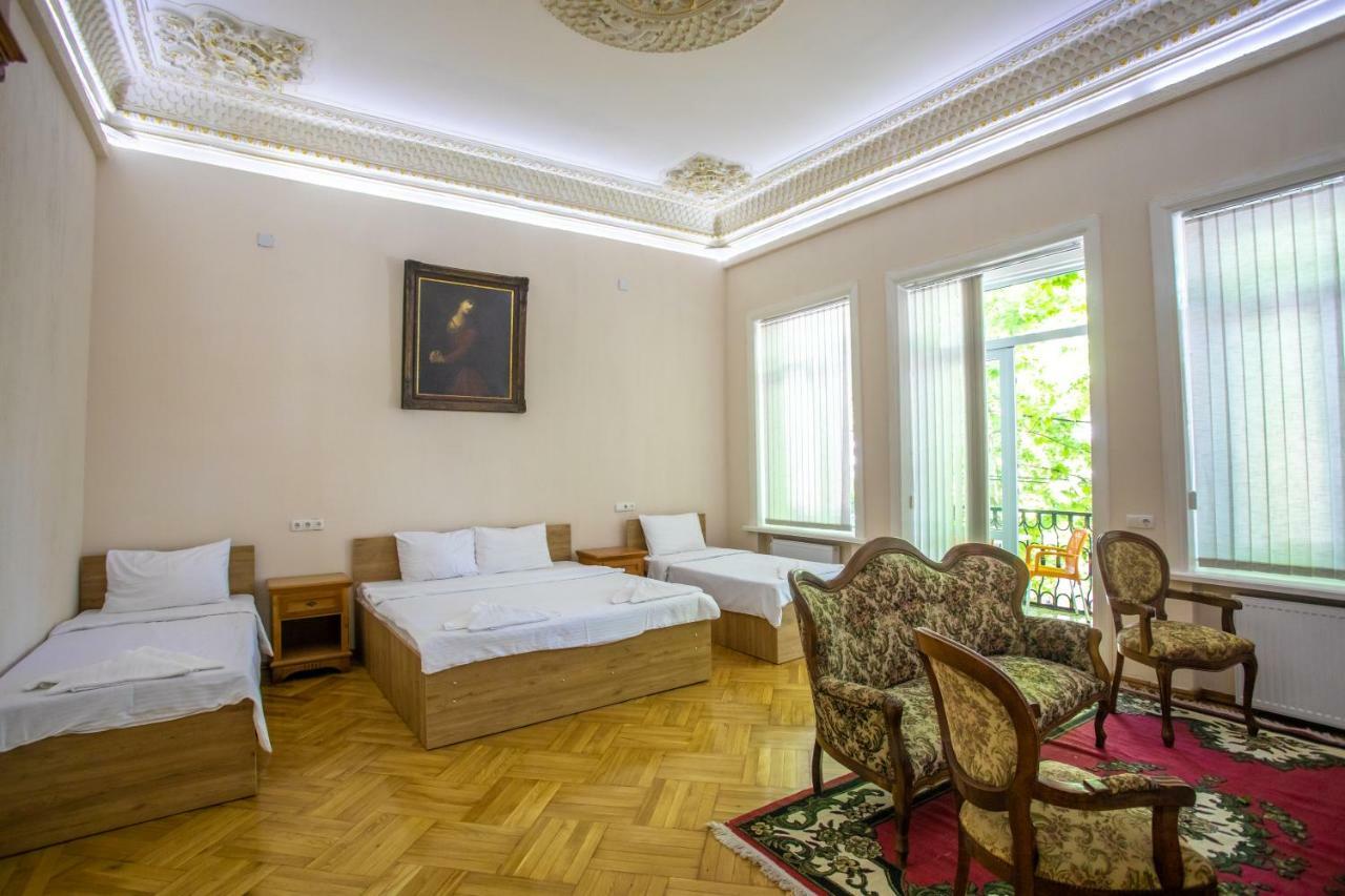 Hotel Veneto Kutaisi Bagian luar foto