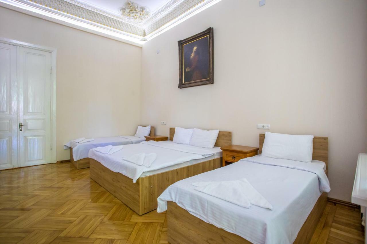 Hotel Veneto Kutaisi Bagian luar foto