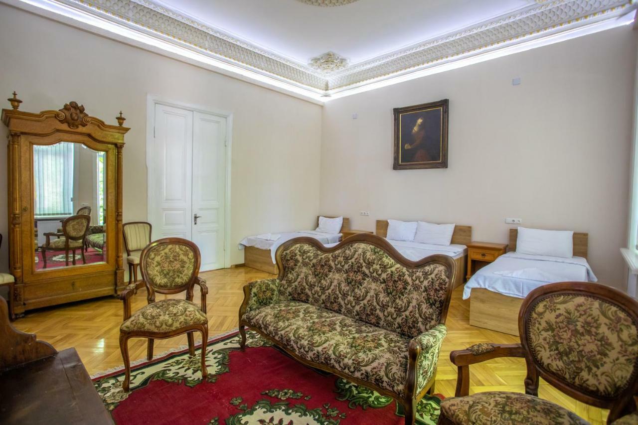 Hotel Veneto Kutaisi Bagian luar foto