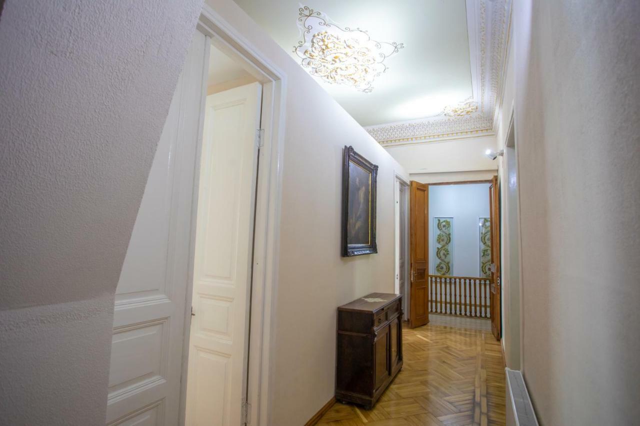 Hotel Veneto Kutaisi Bagian luar foto