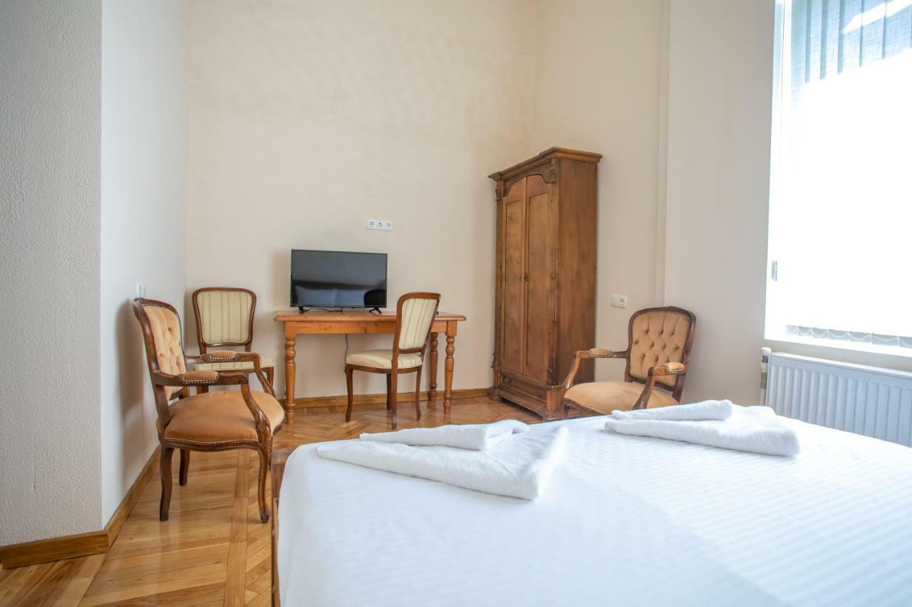 Hotel Veneto Kutaisi Bagian luar foto