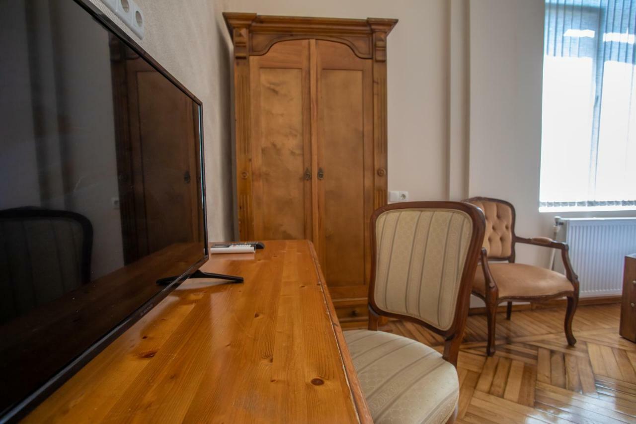 Hotel Veneto Kutaisi Bagian luar foto