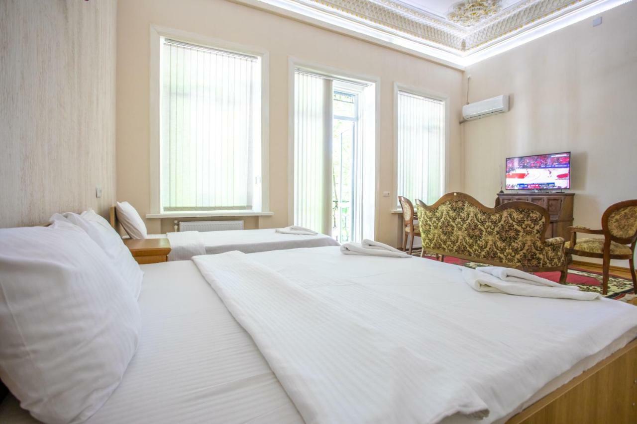 Hotel Veneto Kutaisi Bagian luar foto
