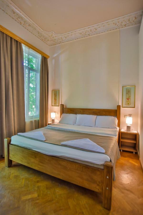 Hotel Veneto Kutaisi Bagian luar foto