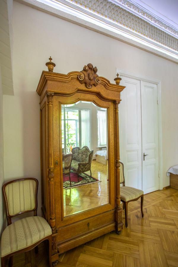 Hotel Veneto Kutaisi Bagian luar foto