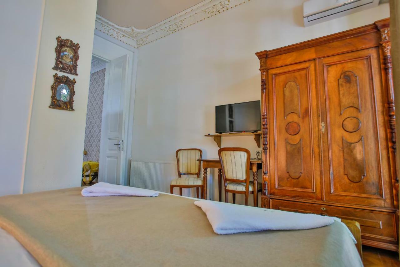 Hotel Veneto Kutaisi Bagian luar foto