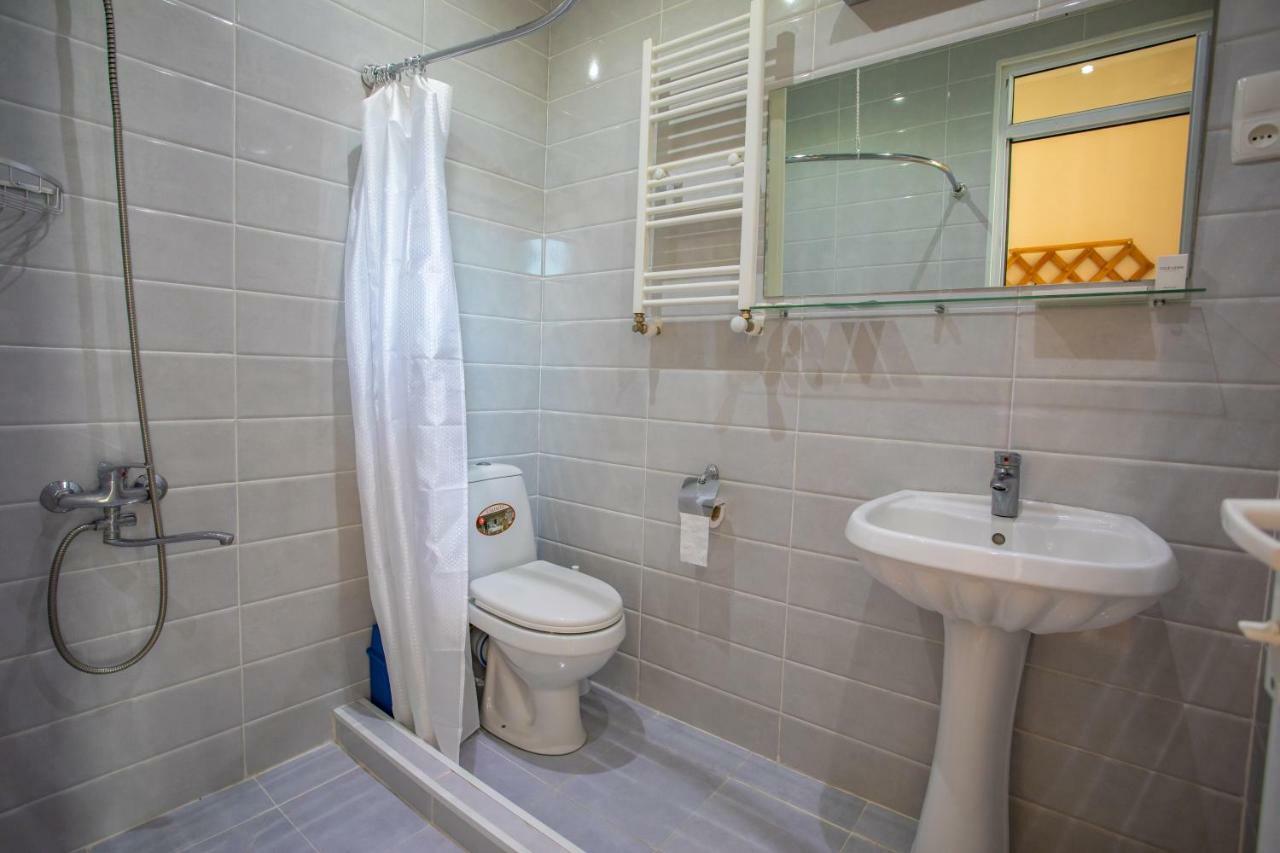 Hotel Veneto Kutaisi Bagian luar foto