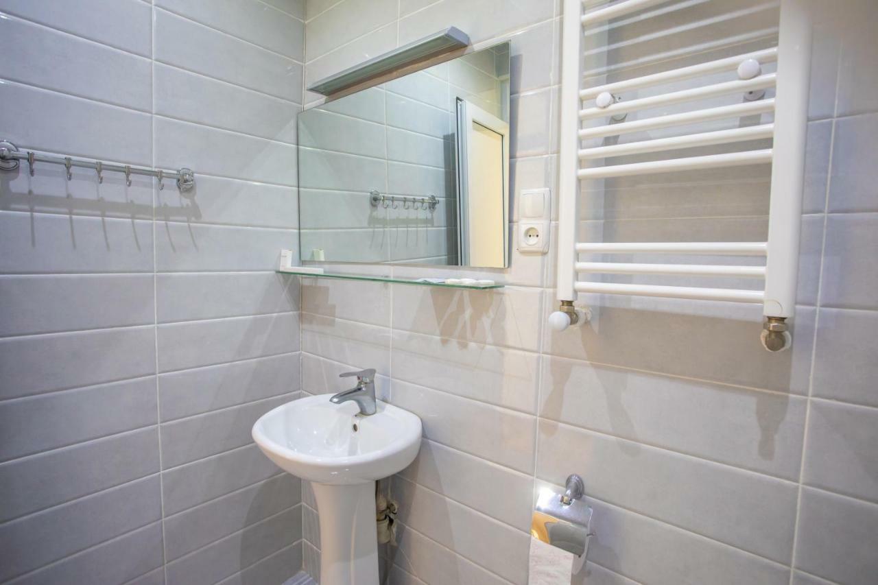 Hotel Veneto Kutaisi Bagian luar foto