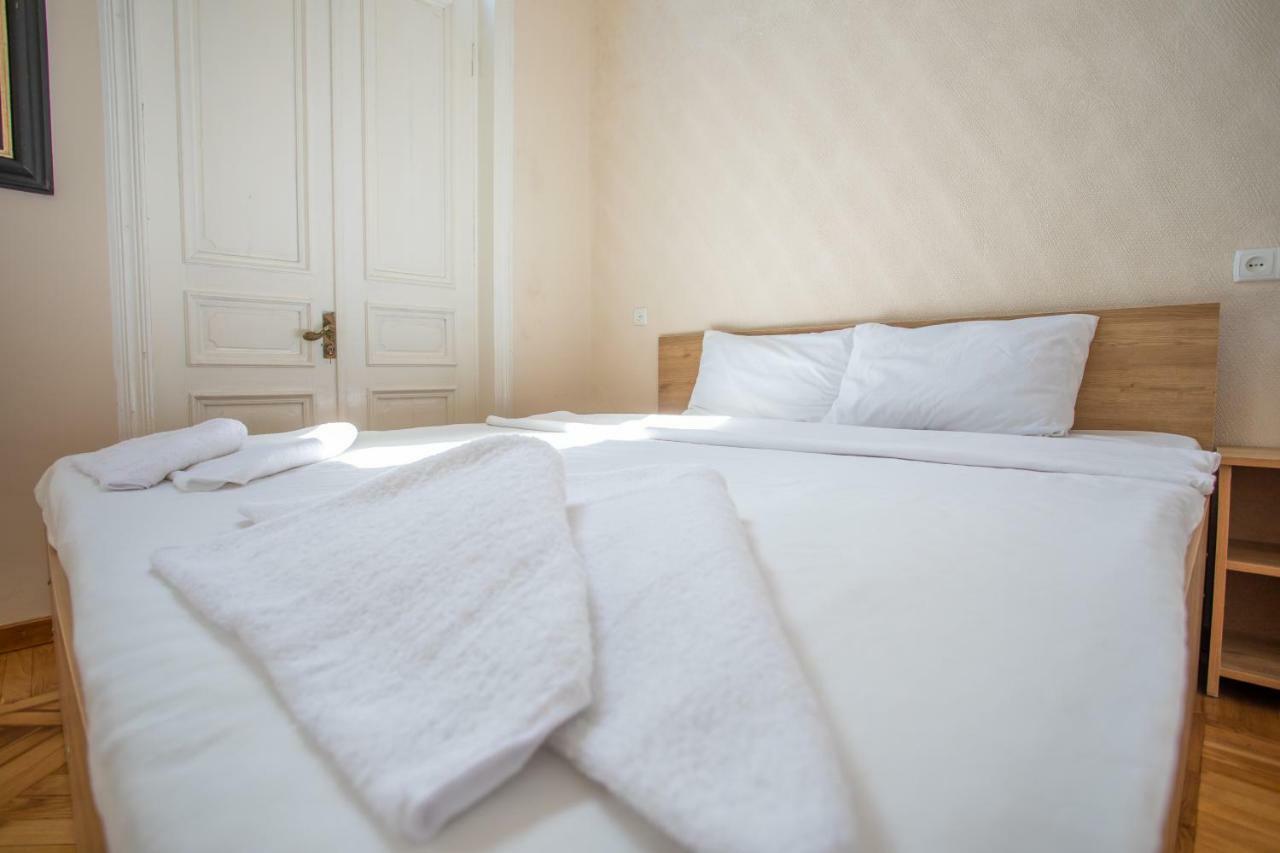 Hotel Veneto Kutaisi Bagian luar foto