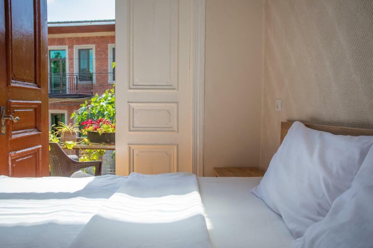Hotel Veneto Kutaisi Bagian luar foto