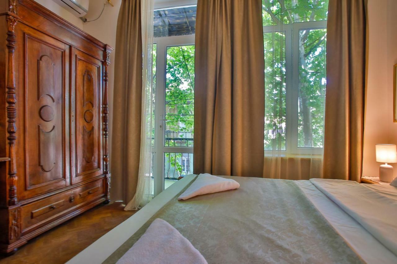 Hotel Veneto Kutaisi Bagian luar foto